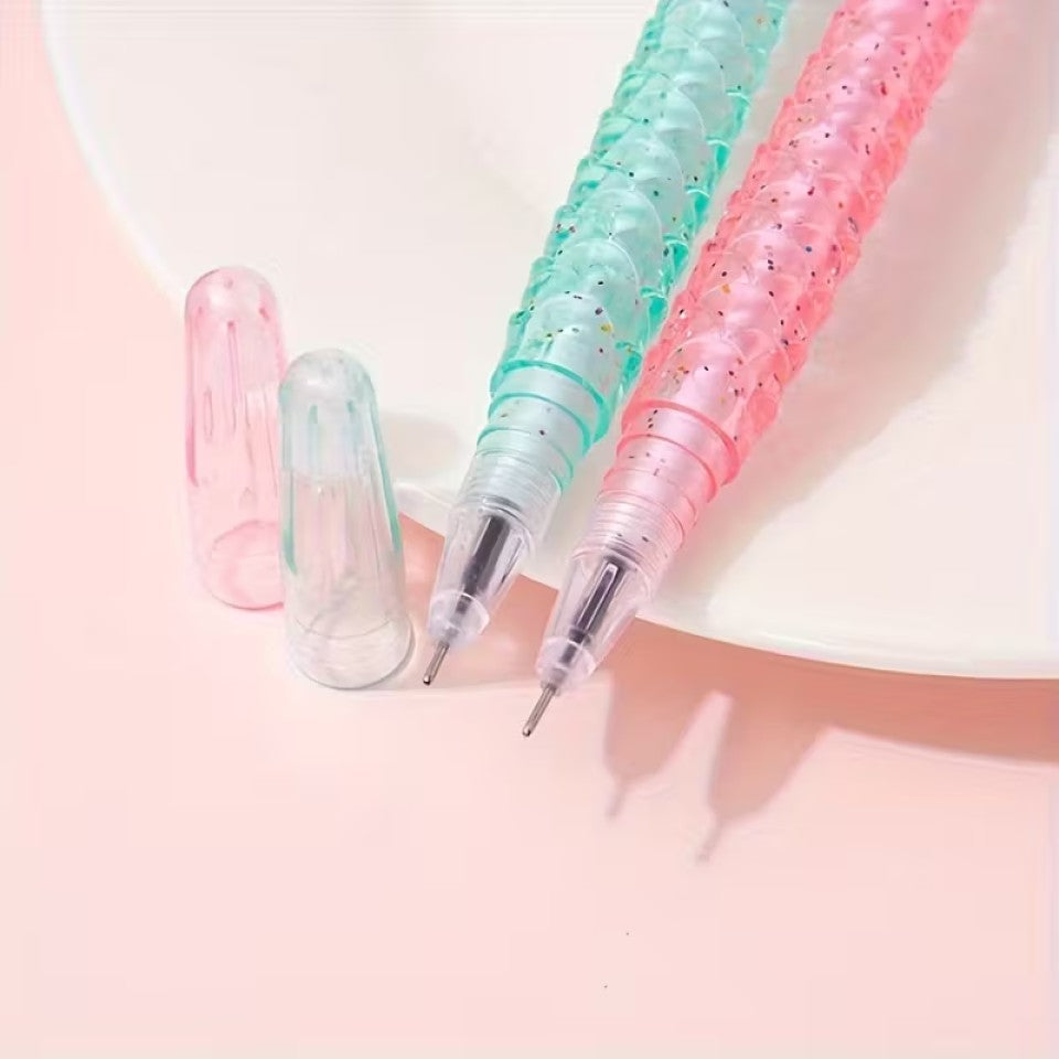 des stylos en forme de queue de sirène colorée. Avec leur breloque étoile de mer et leur design façon écailles de poisson, ils sont très originaux.