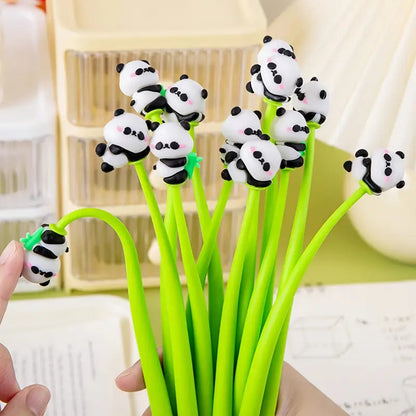 des stylos verts souples qui rappellent une tige de bambou au bout duquel se trouve un adorable petit panda. Vous pouvez vous amuser à l'agiter dans tous les sens, c'est amusant !