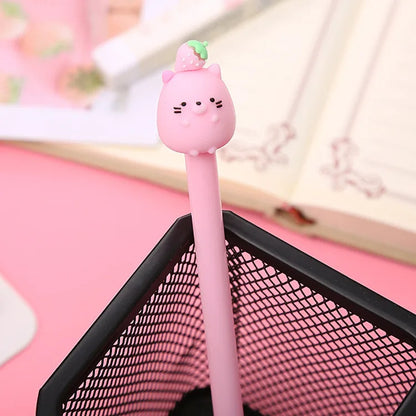 des stylos dont le bout représente un personnage Sumikko Gurashi. Les stylos sont colorés comme le personnage qu'il représente : vert, rose, bleu ou blanc.