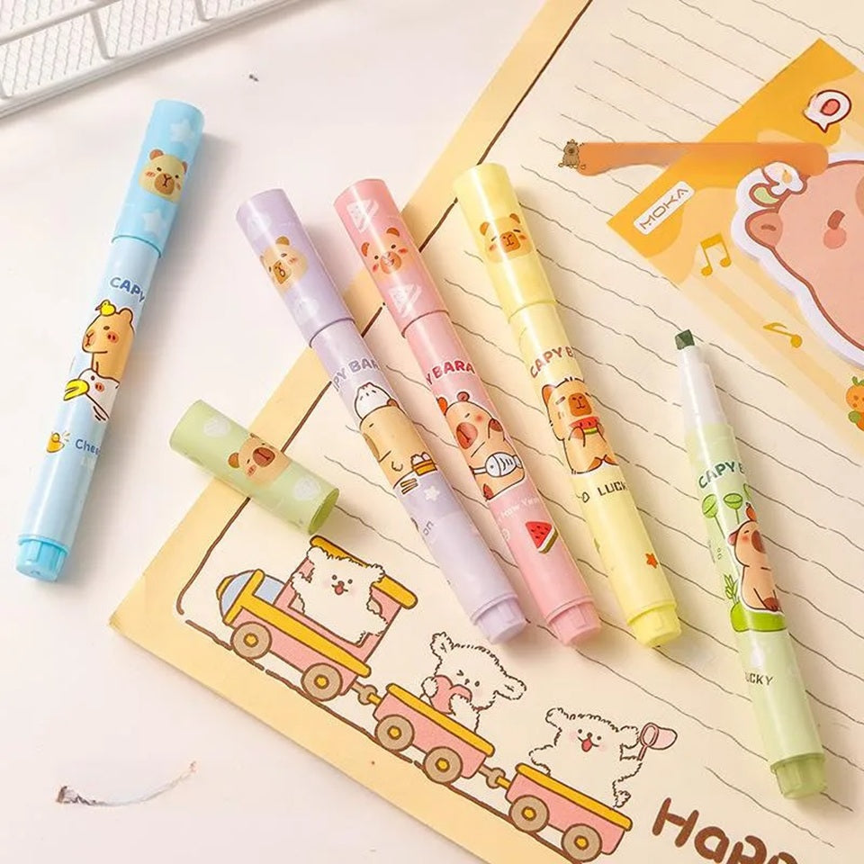 un lot de 6 surligneurs au design capybara. Les capybaras donnent le sourire et illuminent vos travaux de couleurs adorables. 