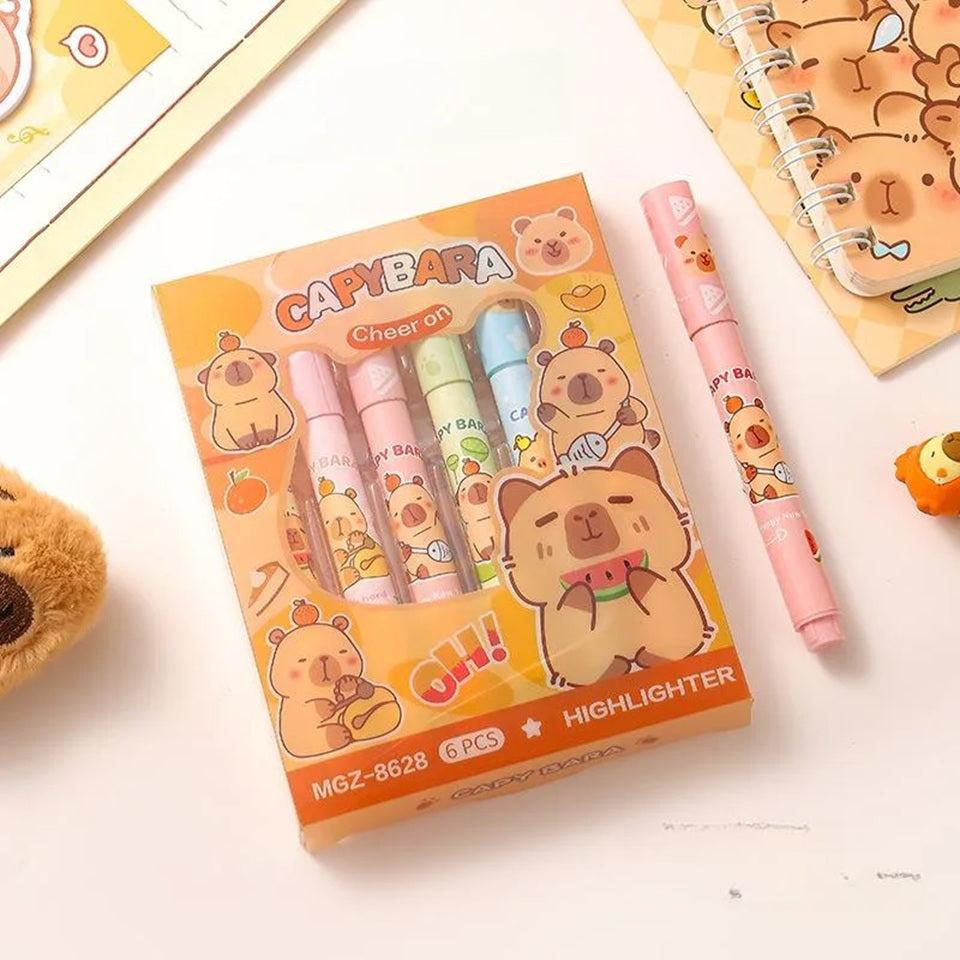 un lot de 6 surligneurs au design capybara. Les capybaras donnent le sourire et illuminent vos travaux de couleurs adorables. 