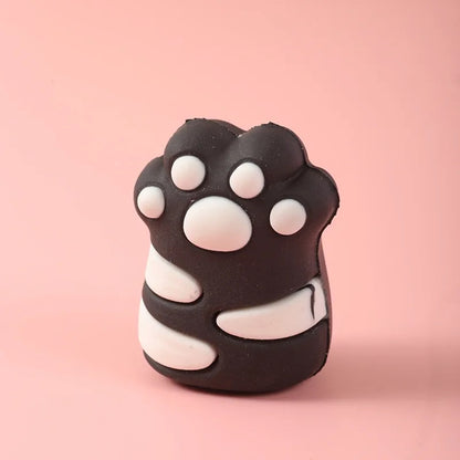 un taille-crayon original et fun en forme de patte de chat coloré : jaune, rose et noir. Hyper mignon, format pratique et originalité.