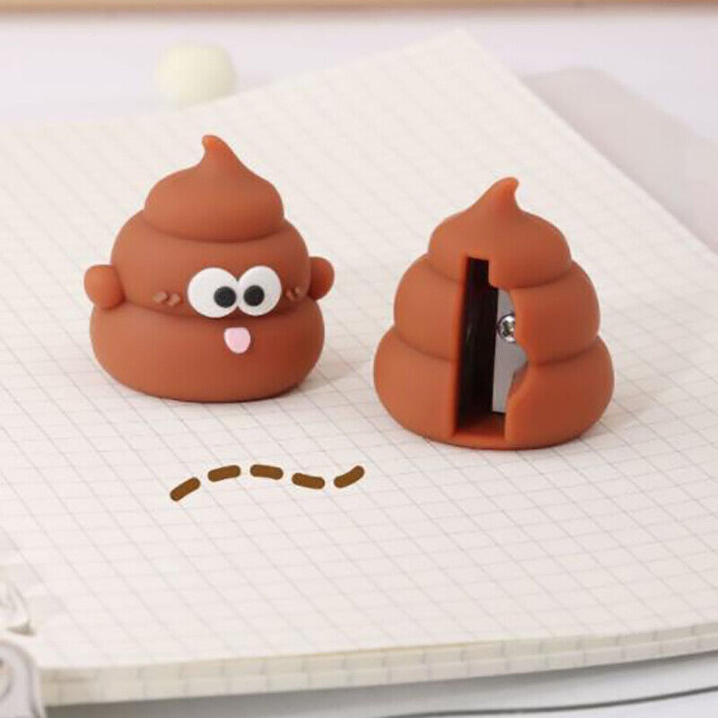 Taille-crayons poop