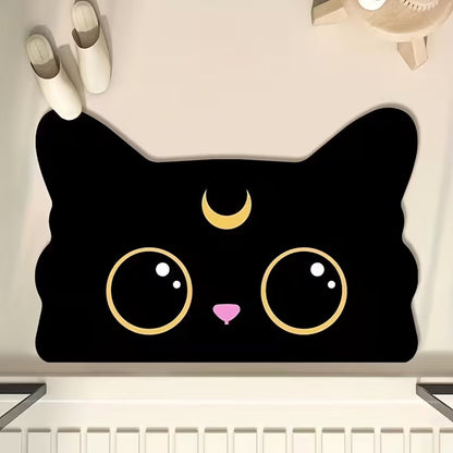 un tapis de sol en forme de chat noir tout doux ! Il a de gros yeux expressifs et un croissant de lune sur le front. Il est adorable, tout doux et ajoute une touche kawaii dans une déco.