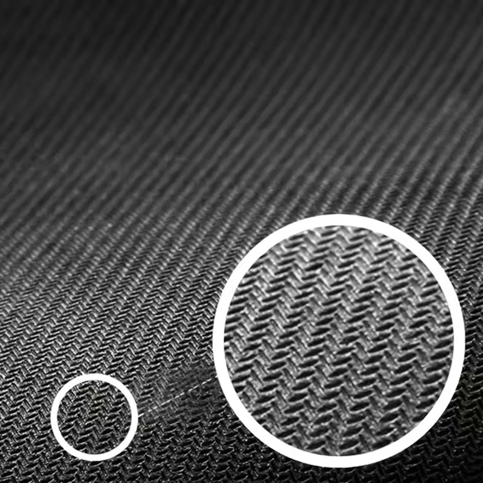 un tapis de sol en forme de chat noir tout doux ! Il a de gros yeux expressifs et un croissant de lune sur le front. Il est adorable, tout doux et ajoute une touche kawaii dans une déco.