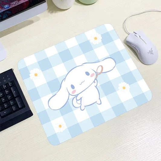 un tapis de souris rectangulaire au motif de Cinnamoroll tout tendre