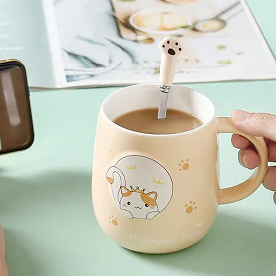 Tasse jaune petit chat avec couvercle et cuillère