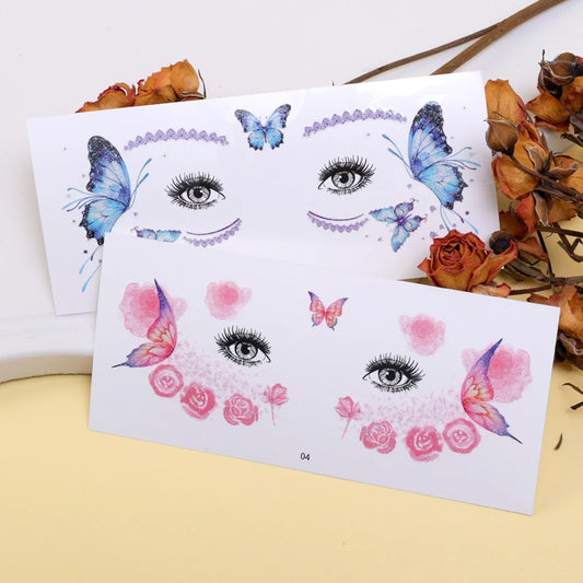 des tatouages éphémères pour le visage au motif de papillons colorés et pailletés. Idéal à porter avec un joli maquillage pour un effet féérique et romantique, pour un estival ou une soirée. On peut les porter également sur tout le reste du corps.