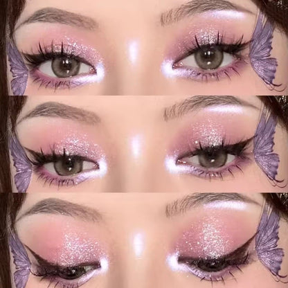 des tatouages éphémères pour le visage au motif de papillons colorés et pailletés. Idéal à porter avec un joli maquillage pour un effet féérique et romantique, pour un estival ou une soirée. On peut les porter également sur tout le reste du corps.