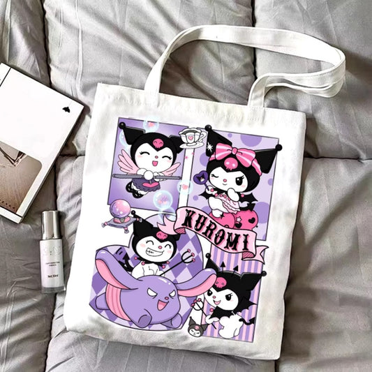 un tote bag inspiré de kuromi de Sanrio. Aux couleurs de ce personnage rebel mais gentil, affrontez la vie avec malice