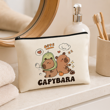 une adorable trousse de toilette illustrée de mignons capybara