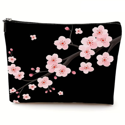 Gros plan sur une jolie trousse de toilette noire en polyester au motif de fleurs de sakura rose.