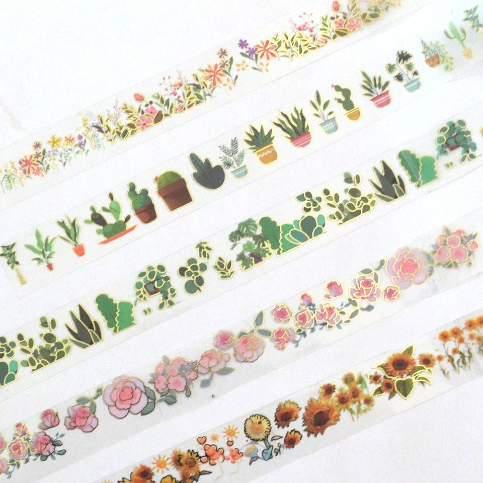 des washi tapes sur le thème des plantes et des fleurs. Idéal pour le scrapbooking, ils apportent une véritable bouffée de nature à vos cartes, carnets etc...