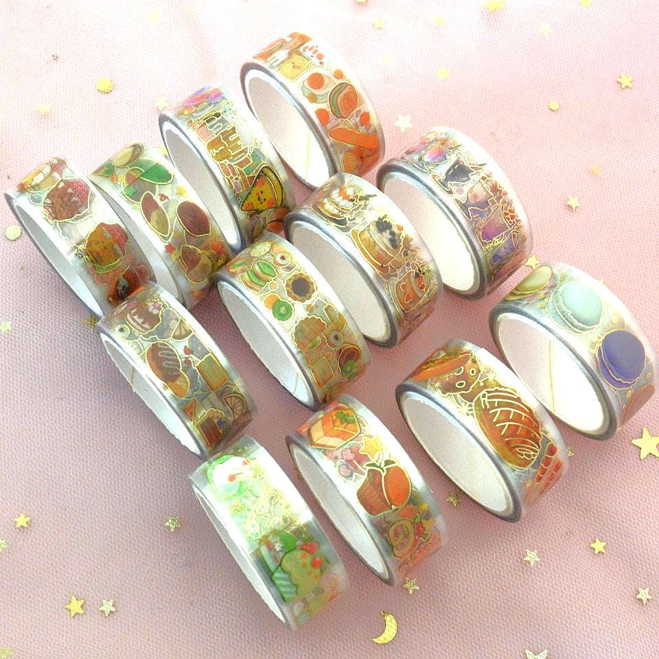 des washi tape sur le thème de la gourmandise : pains, brioches, desserts, glaces, gâteaux... Idéal pour le scrapbooking, ils ajoutent une touche gourmande et colorée à vos projets créatifs.